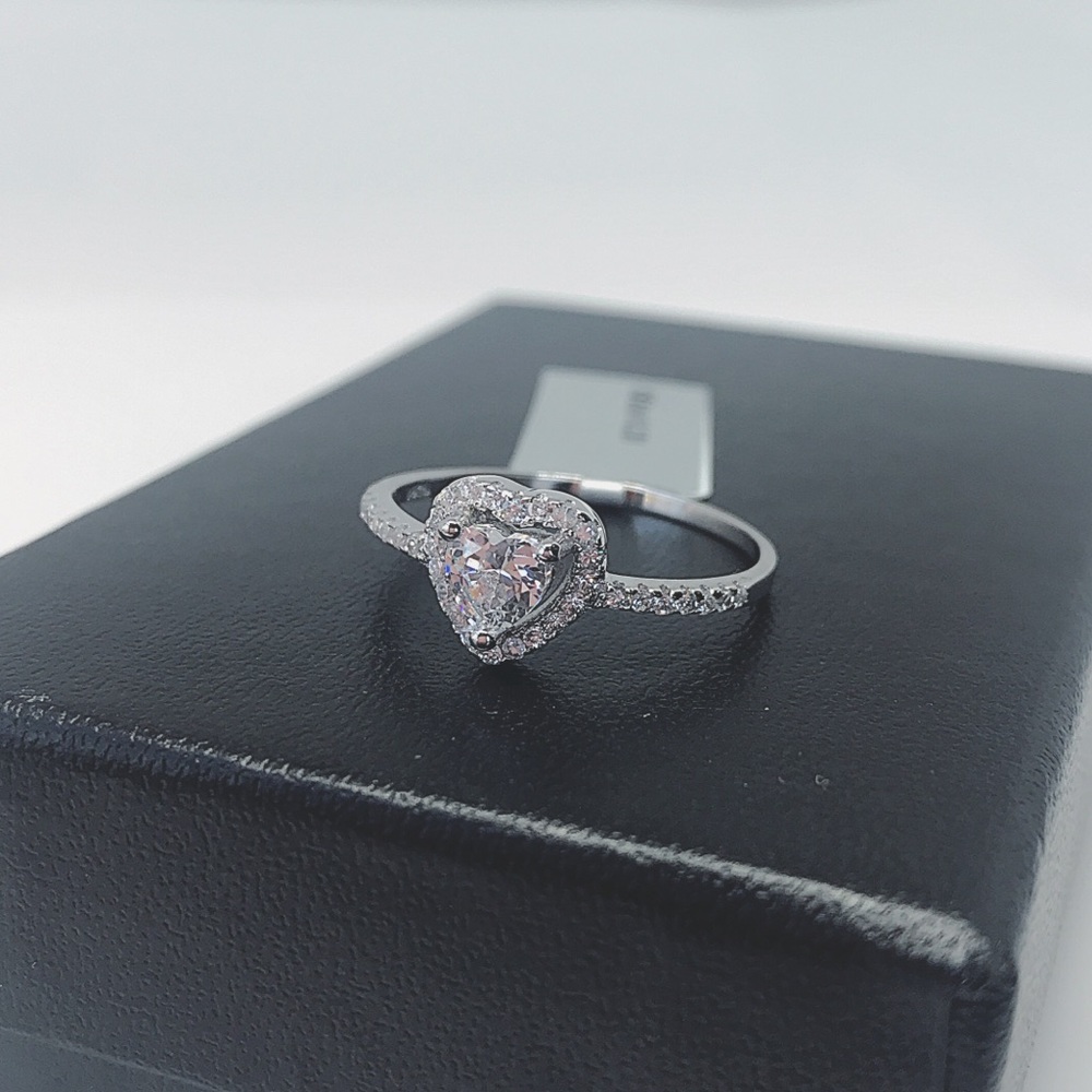 925 Sterling Silver Cubic Zirconia Ring - Picture 4 of 8